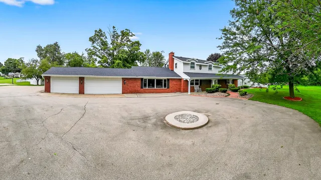 $739,900 | 216 East Main Street, Hortonville, WI 54944