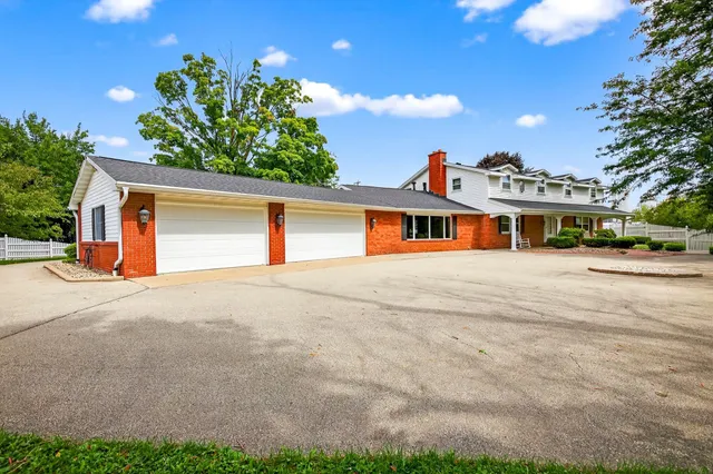 $739,900 | 216 East Main Street, Hortonville, WI 54944