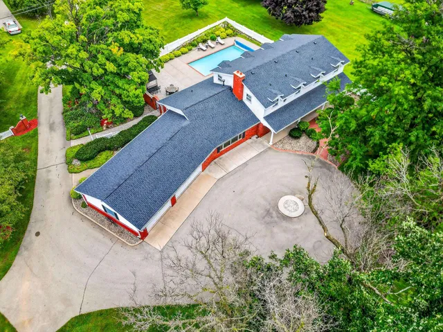 $739,900 | 216 East Main Street, Hortonville, WI 54944