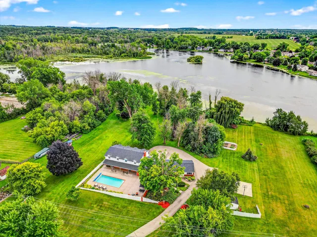 $739,900 | 216 East Main Street, Hortonville, WI 54944