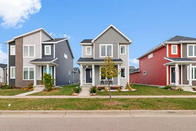 $425,000 | 5912 Minong Lane, Fitchburg, WI 53711