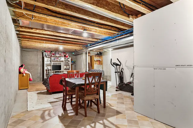 $425,000 | 5912 Minong Lane, Fitchburg, WI 53711