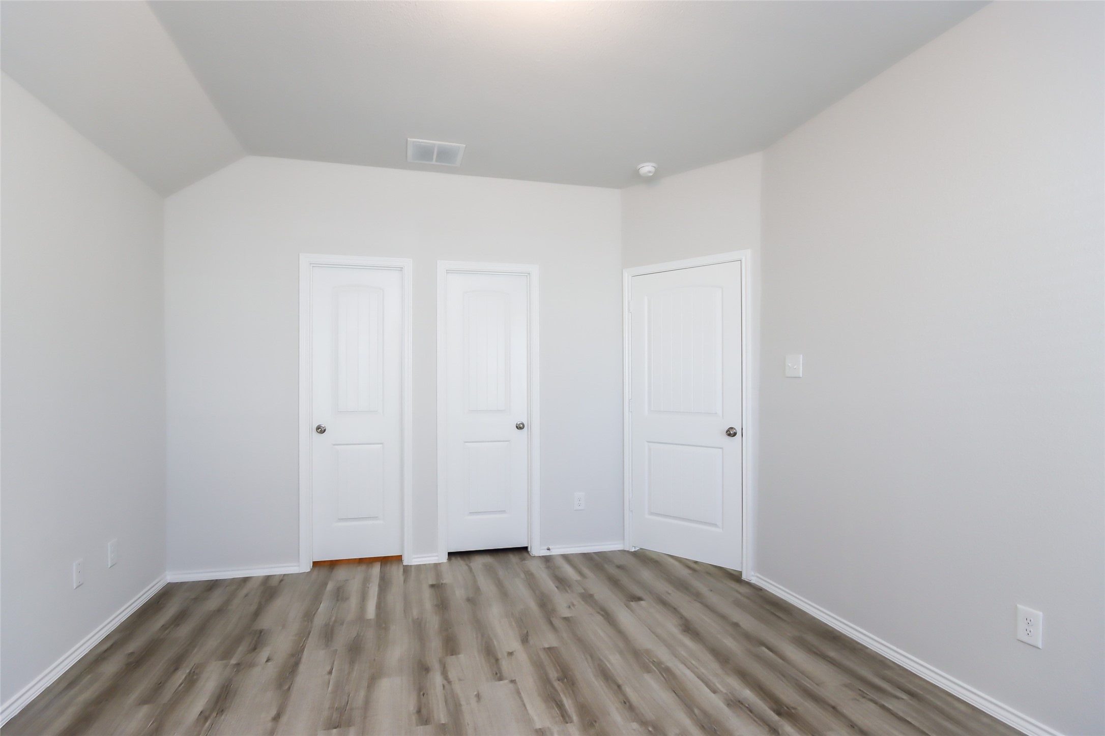 17327 Cuthbert Street Humble, TX 77346 - Photo 11 of 16 Photos may be representative of the floor plan and not the exact home. Finishes, layout, and features of the actual property for lease may vary.