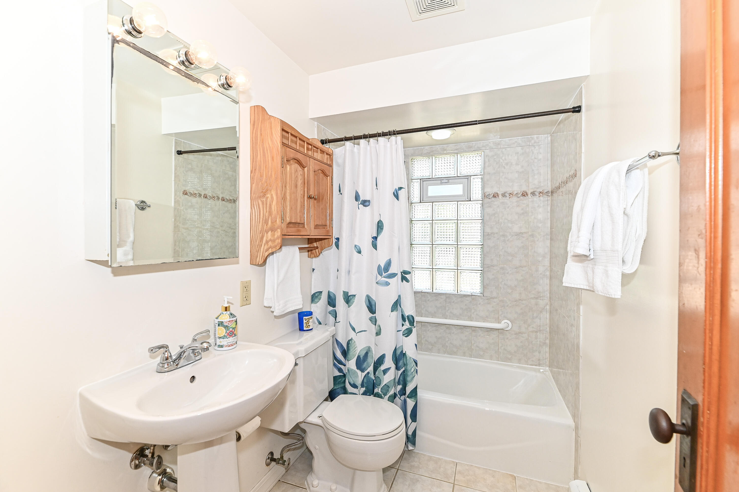 3445 South 96th Street Milwaukee, WI 53227 - Photo 23 of 52 Main Level Full Bath