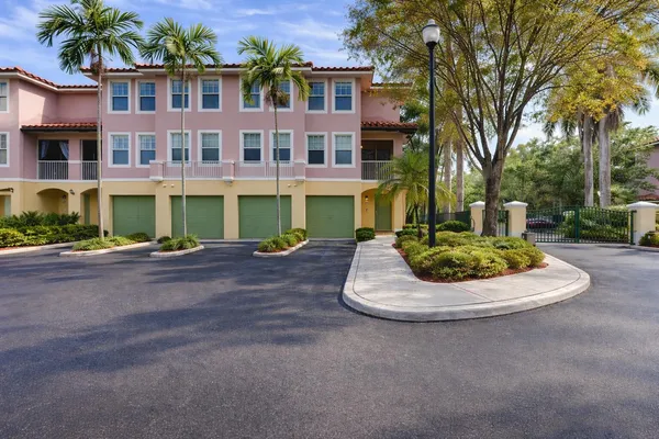 $329,900 | 6562 West Sample Road, Unit 6562, Coral Springs, FL 33067