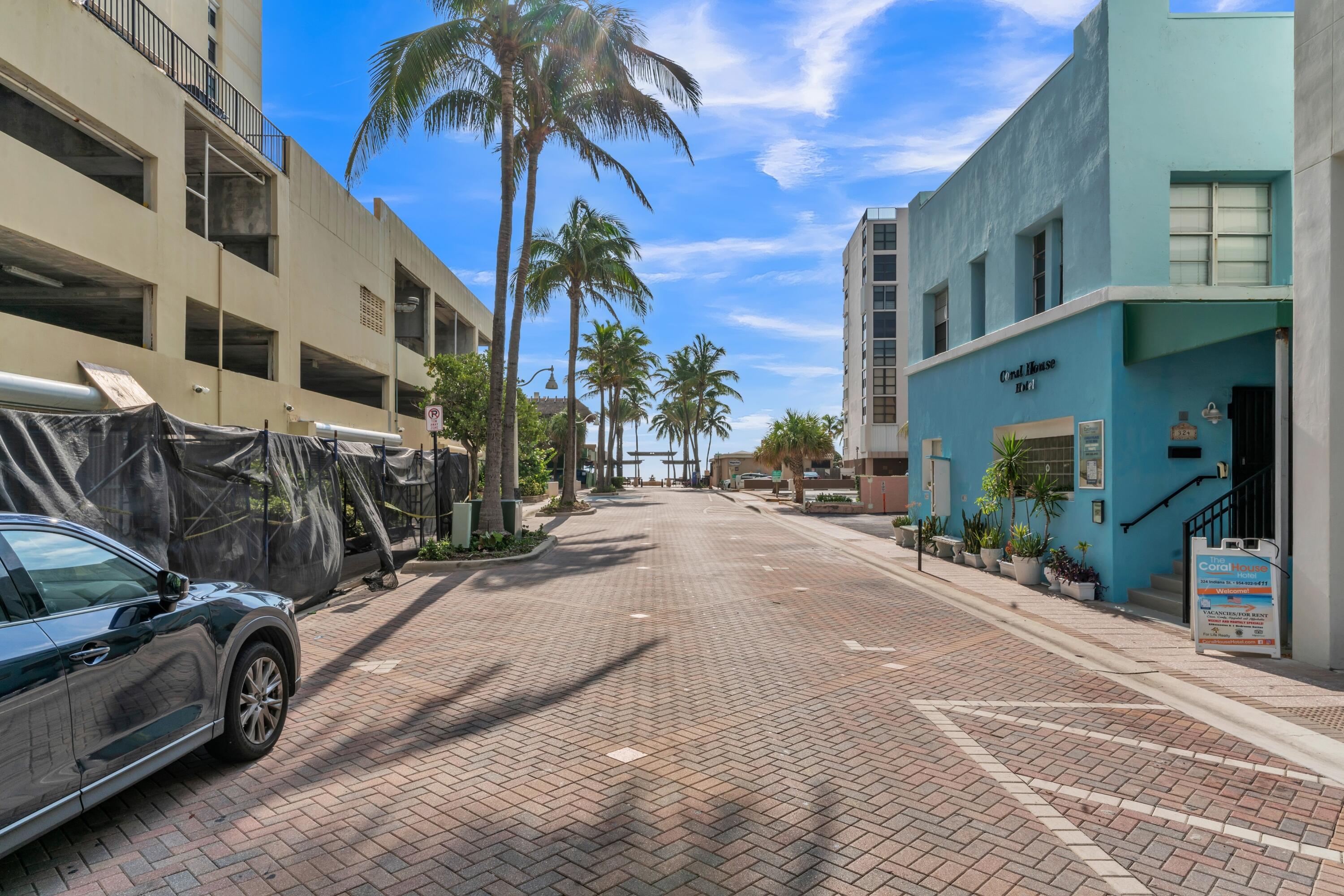 324 Indiana Street, Unit 3 Hollywood, FL 33019 - Photo 3 of 29 937898008ce0950c3266a221292390f0