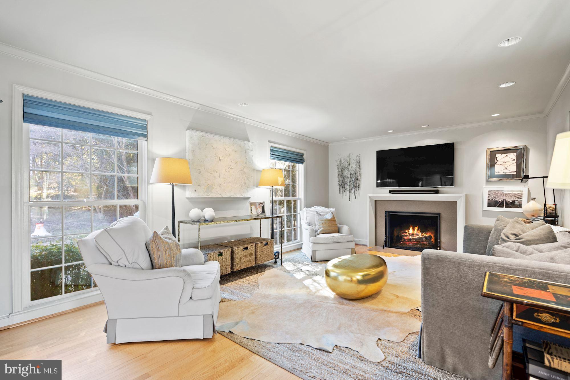 4720 Sedgwick Street Northwest Washington, DC 20016 - Photo 3 of 24 Main Level - Living Room