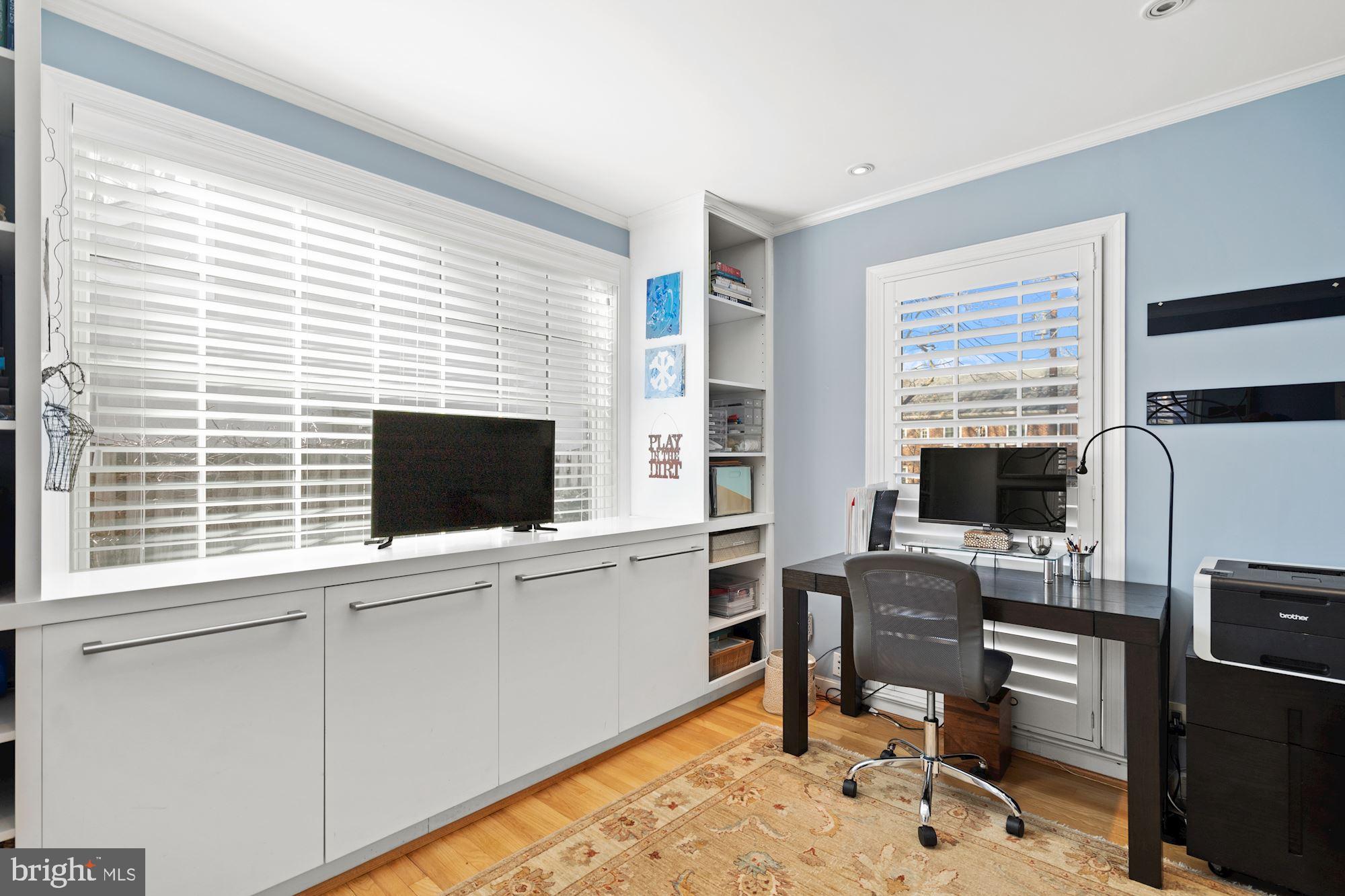 4720 Sedgwick Street Northwest Washington, DC 20016 - Photo 9 of 24 Main Level - Library/Office