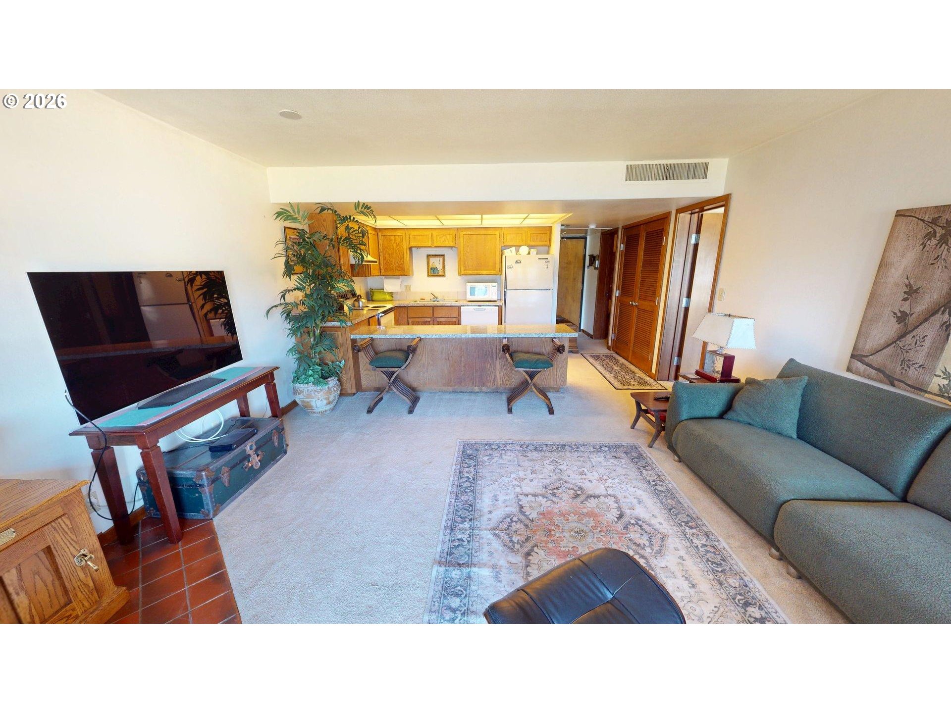 94304 Wedderburn Loop, Unit 414 Gold Beach, OR 97444 - Photo 2 of 19 Living Room