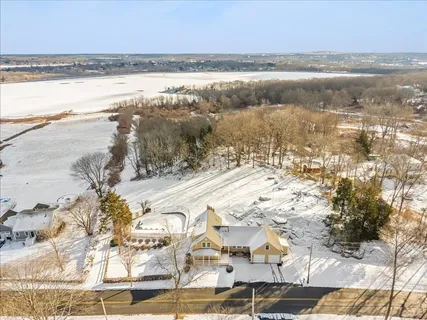 $675,000 | 692 Elm Street, Somerset, MA 02726