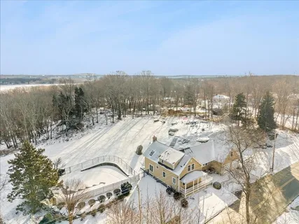 $675,000 | 692 Elm Street, Somerset, MA 02726