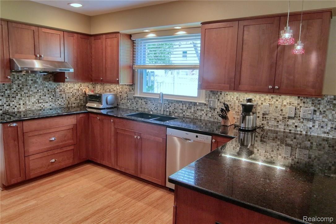 32326 Red Clover Road Farmington, MI 48334 - Photo 12 of 30 Kitchen_2nd_View.jpg