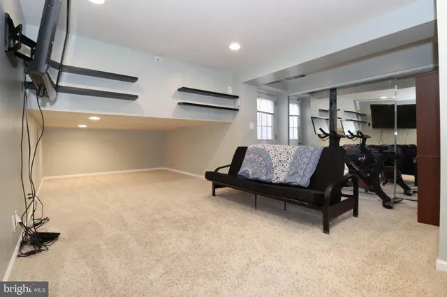 a view of a house with backyard and a tree