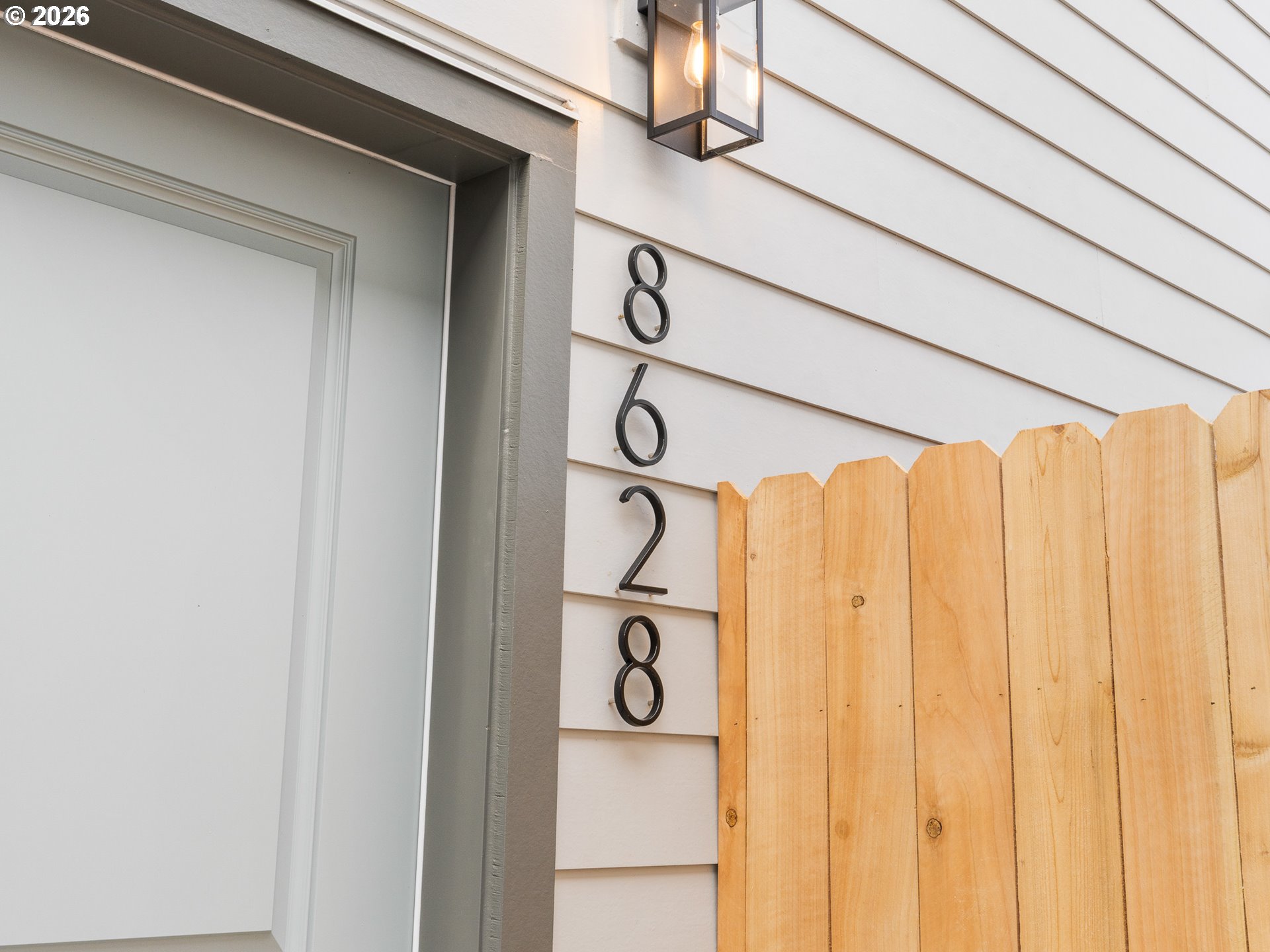 8628 Southwest 21st Avenue, Unit 2 Portland, OR 97219 - Photo 2 of 16