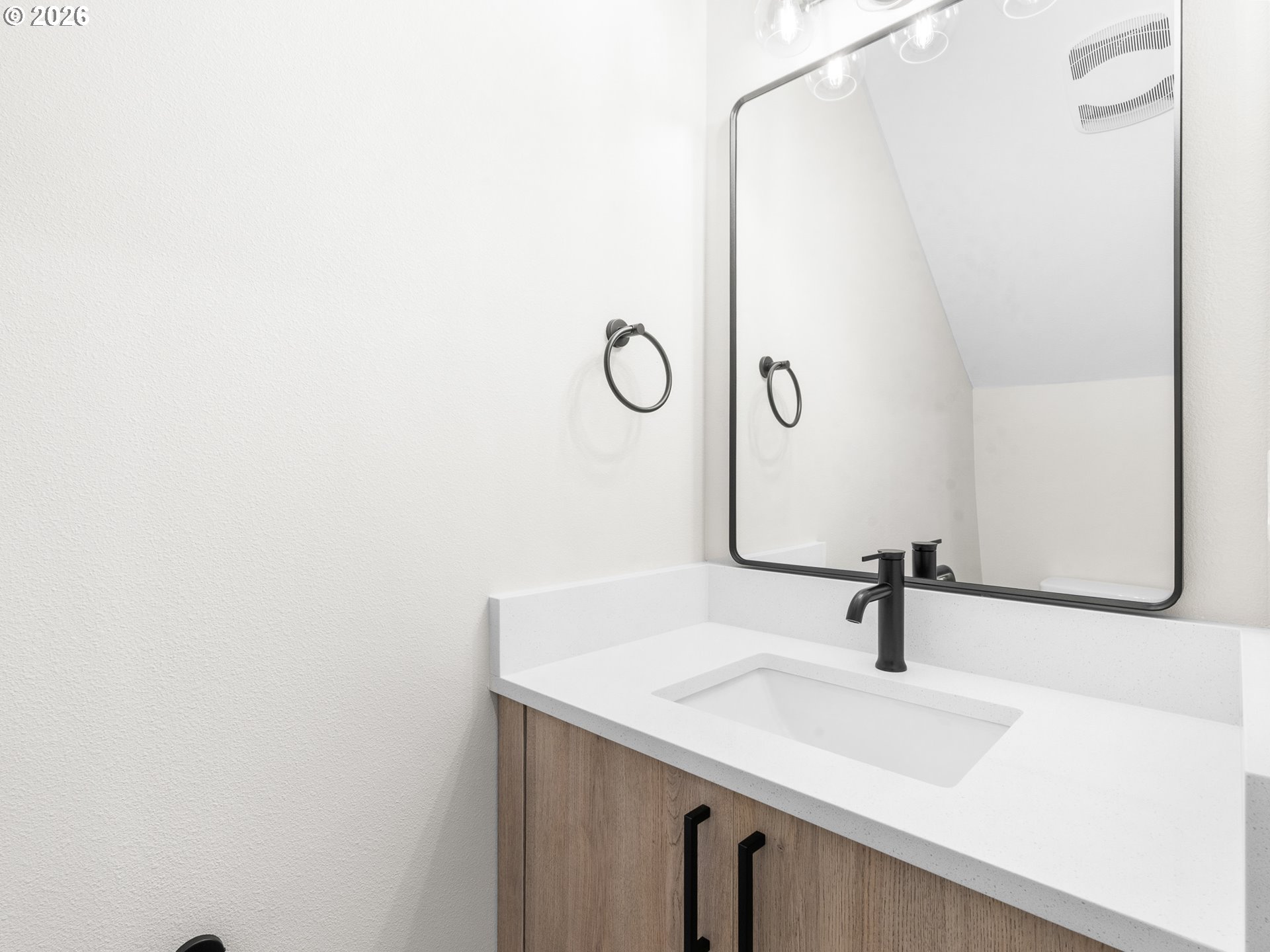 8628 Southwest 21st Avenue, Unit 2 Portland, OR 97219 - Photo 7 of 16