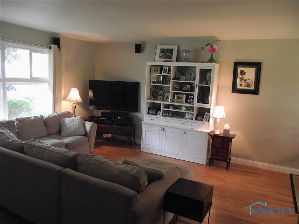 4918 Elmhurst Road Toledo, OH 43613 - Photo 2 of 18 Gallery Image 2