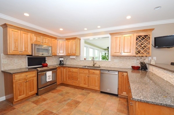 139 Kimball Road Amesbury, MA 01913 - Photo 2 of 20 Gallery Image 2