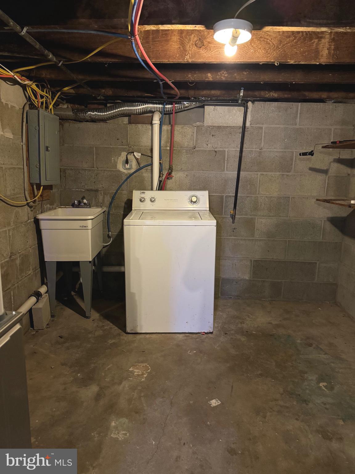 139 Rosemar Street Philadelphia, PA 19120 - Photo 17 of 19 a utility room with dryer and washer