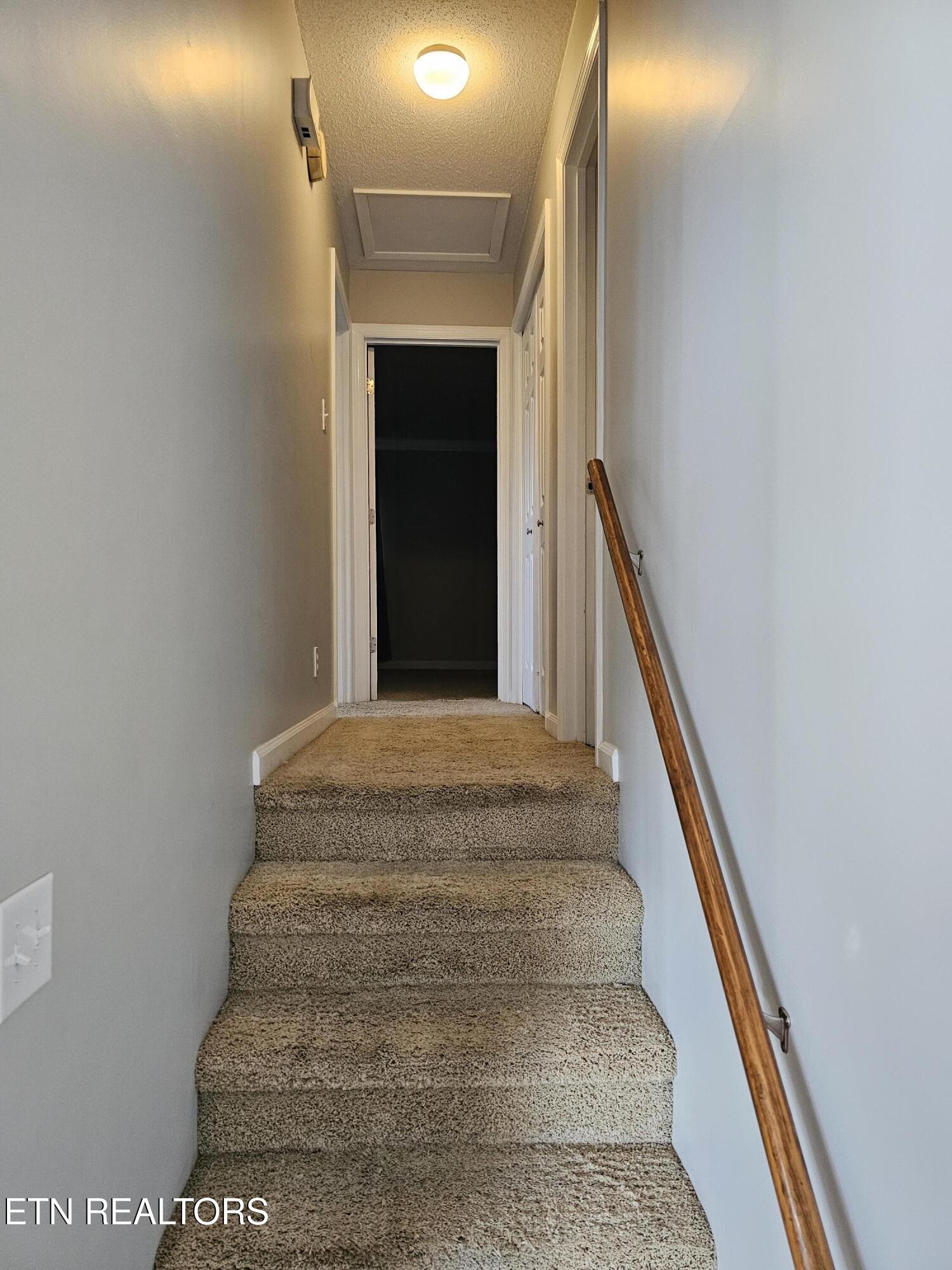 20 Clark Place Oak Ridge, TN 37830 - Photo 17 of 51 a view of entryway
