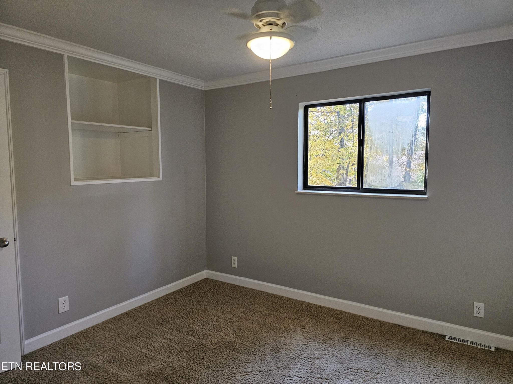 20 Clark Place Oak Ridge, TN 37830 - Photo 20 of 51 an empty room with a window