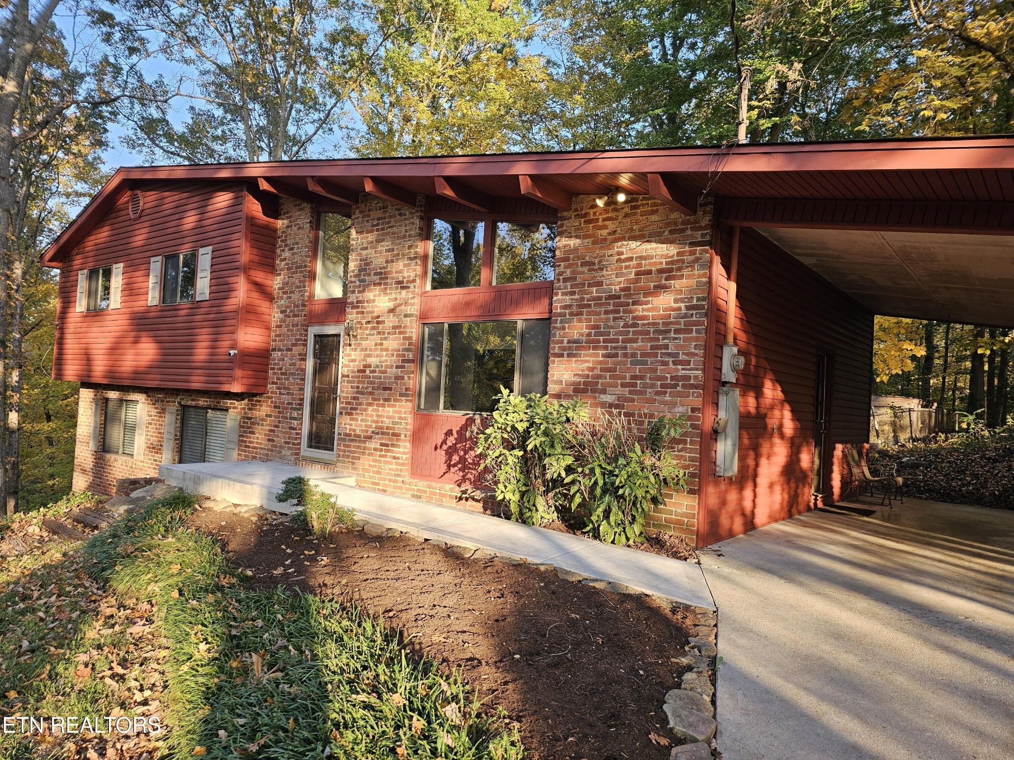 20 Clark Place Oak Ridge, TN 37830 - Photo 2 of 51 a front view of a house with a yard