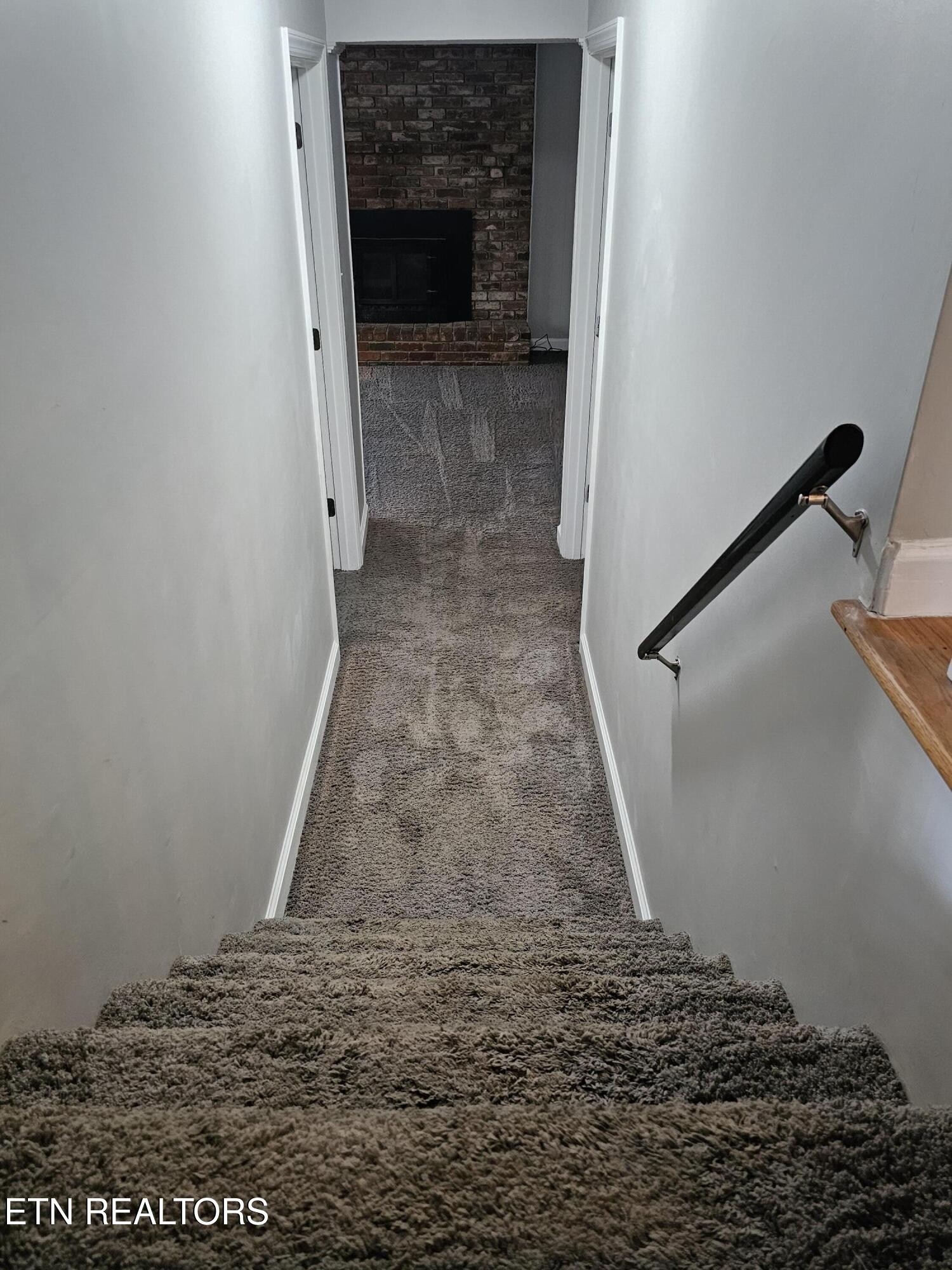 20 Clark Place Oak Ridge, TN 37830 - Photo 32 of 51 a view of a hallway with a fireplace