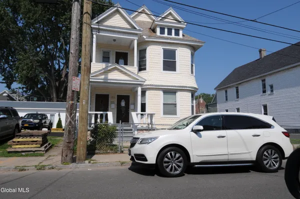 $1,475 | 825 Stanley Street, Schenectady, NY 12307