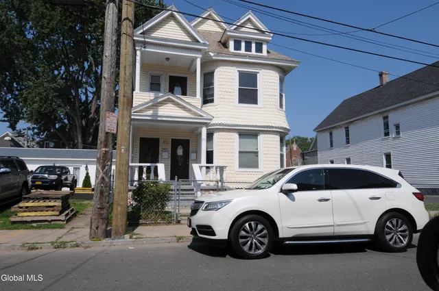 $1,475 | 825 Stanley Street, Schenectady, NY 12307
