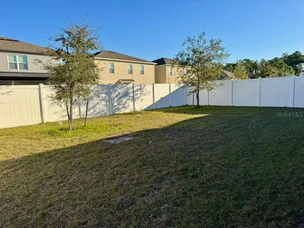 a view of a yard in front of a house
