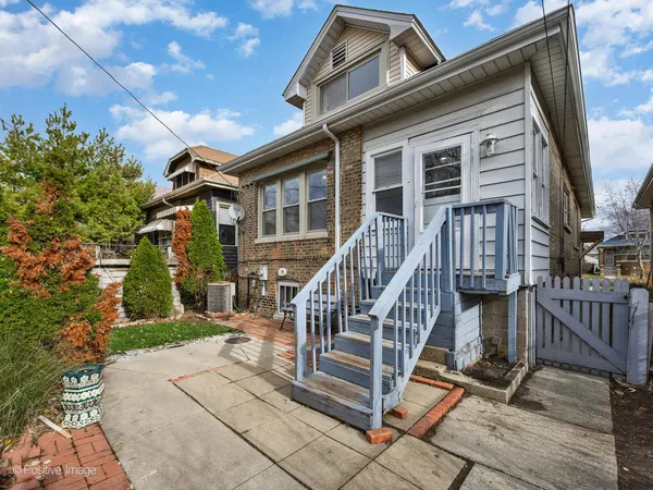 a view of houses with a small yard and wooden fence