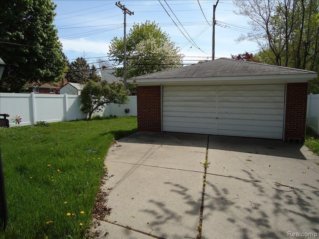 8481 Allen Road Allen Park, MI 48101 - Photo 2 of 17 2 Car Garage
