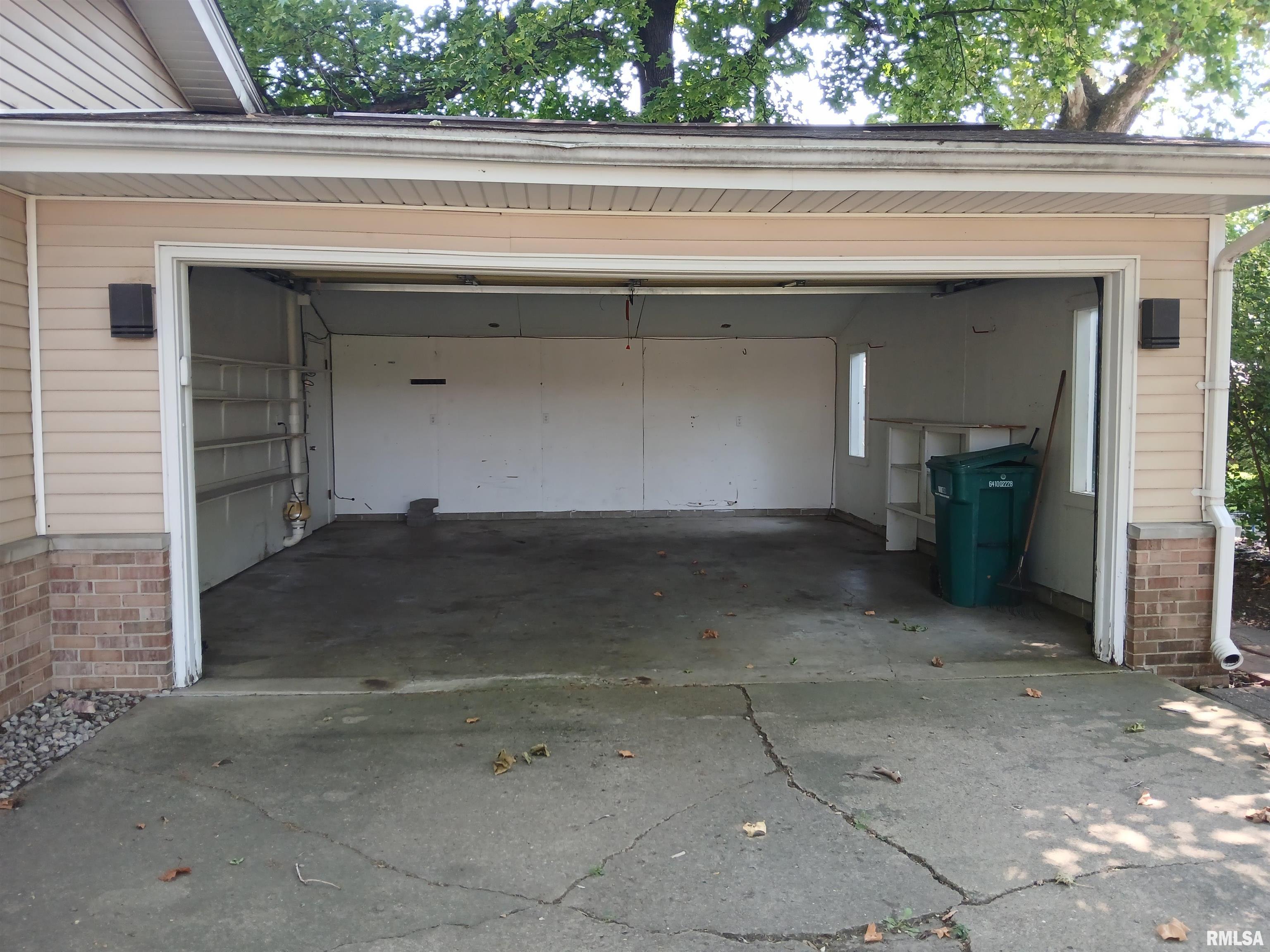 65 Lambert Lane Springfield, IL 62704 - Photo 6 of 40 Gallery Image 6