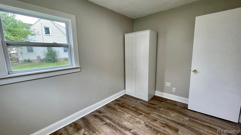 2216 East Judd Road Burton, MI 48529 - Photo 14 of 30