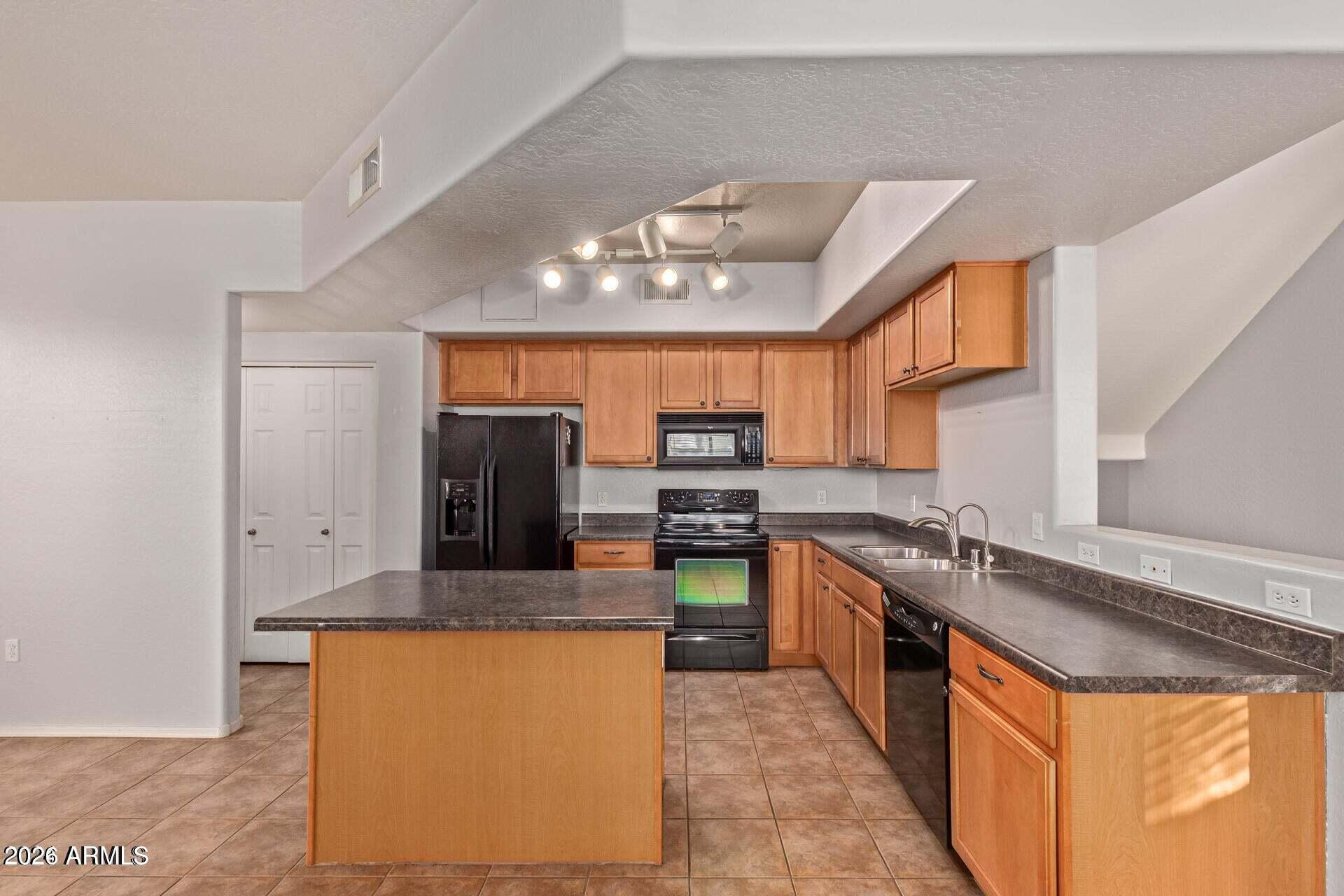3250 West Greenway Road, Unit 157 Phoenix, AZ 85053 - Photo 12 of 25