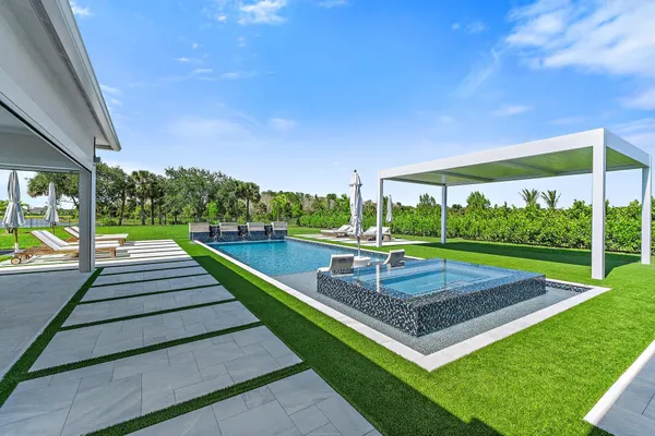 $5,595,000 | 20065 Southeast Bridgewater Drive, Jupiter, FL 33458