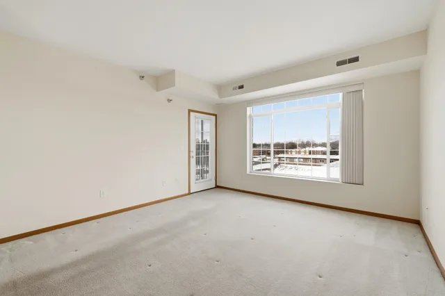 $199,900 | 8200 West 33rd Street, Unit 310, St. Louis Park, MN 55426