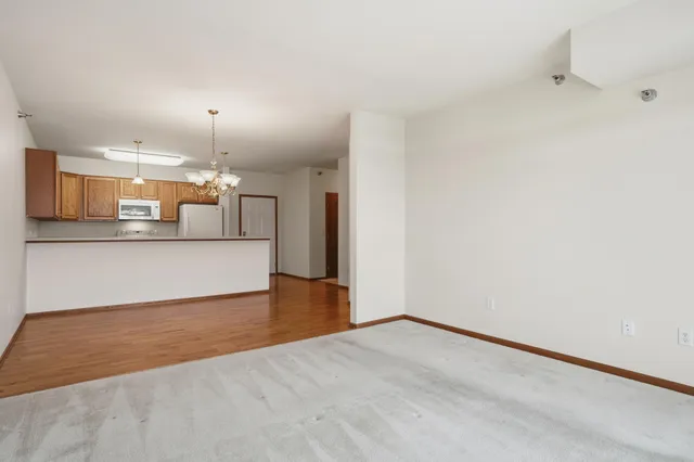 $199,900 | 8200 West 33rd Street, Unit 310, St. Louis Park, MN 55426