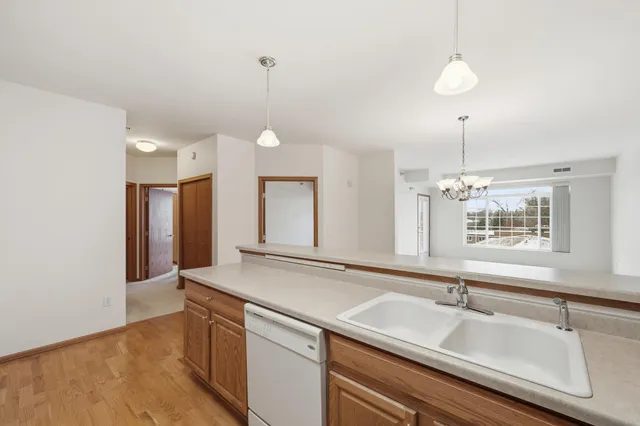 $199,900 | 8200 West 33rd Street, Unit 310, St. Louis Park, MN 55426