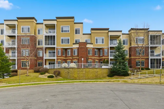 $199,900 | 8200 West 33rd Street, Unit 310, St. Louis Park, MN 55426