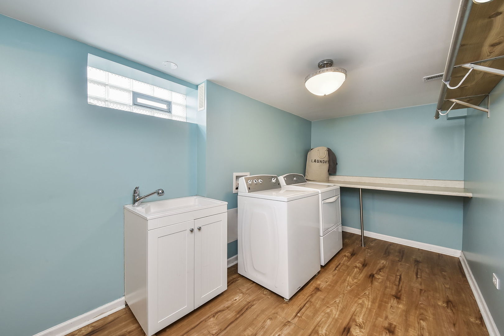 1500 Lee Boulevard Berkeley, IL 60163 - Photo 19 of 22 a utility room with dryer and washer