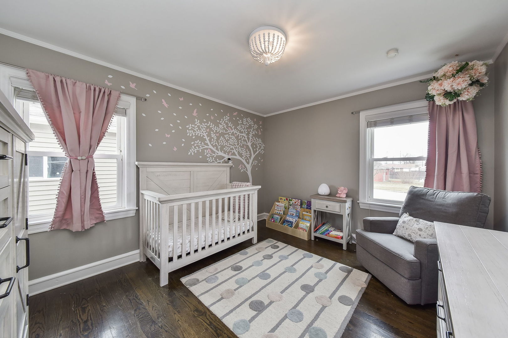 1500 Lee Boulevard Berkeley, IL 60163 - Photo 8 of 22 a bedroom with a bed and a window