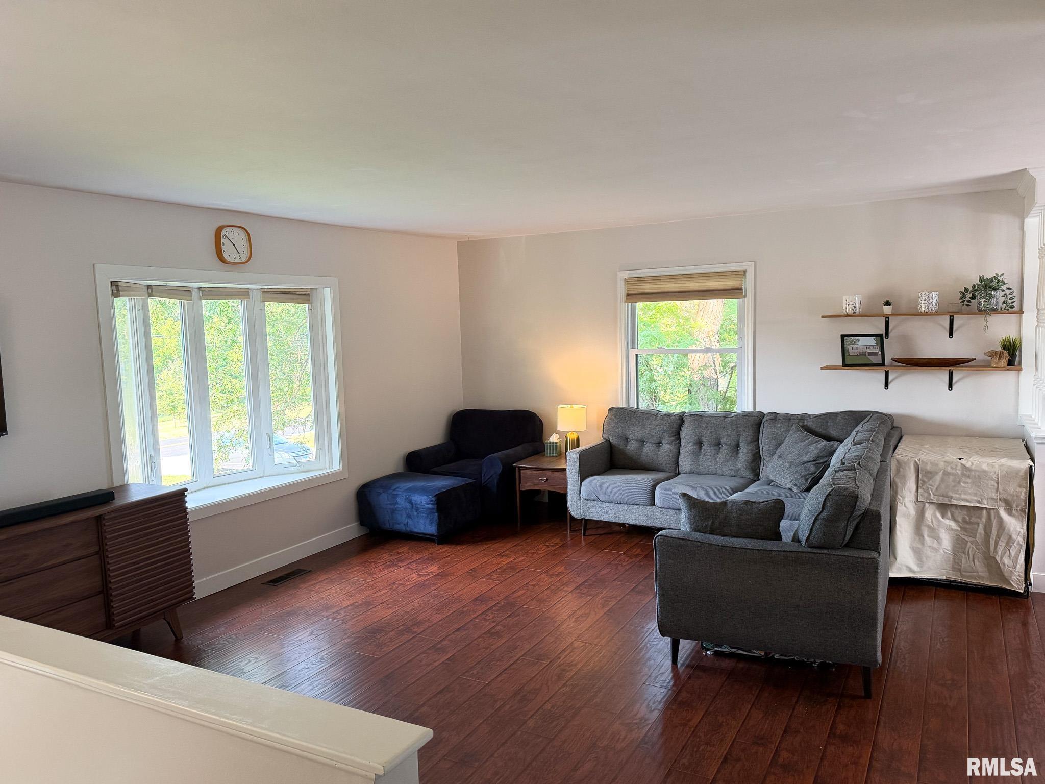 906 Lake Road Eureka, IL 61530 - Photo 6 of 45 Gallery Image 6