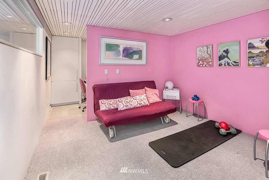 6643 Northeast Windermere Road Seattle, WA 98115 - Photo 15 of 22