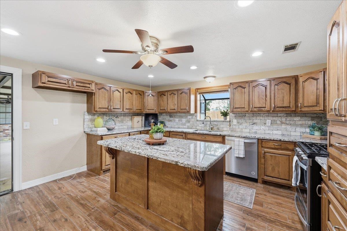 275 Chance Street Vidor, TX 77662 - Photo 8 of 15