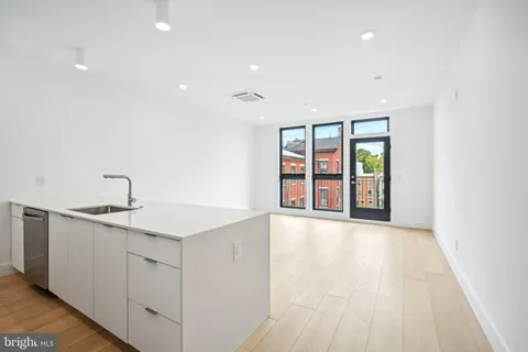 $2,450 | 2007 Cambridge Street, Unit 10, Philadelphia, PA 19130