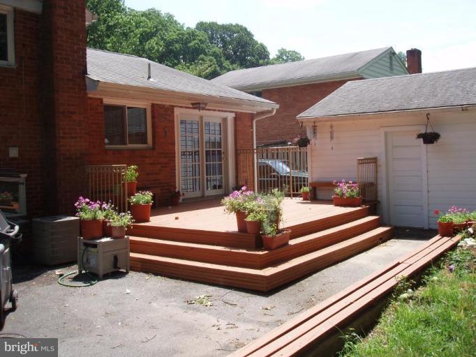 9720 Holmhurst Road Bethesda, MD 20817 - Photo 12 of 30 Deck