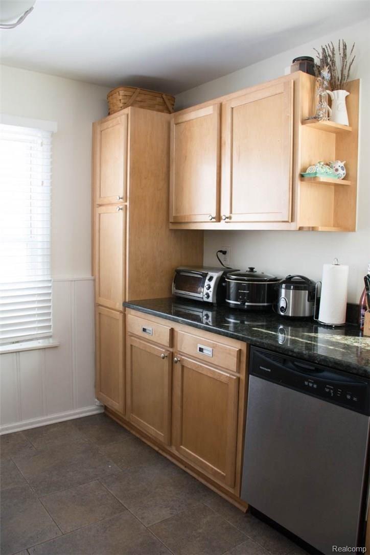 528 Roth Boulevard Clawson, MI 48017 - Photo 7 of 29 528Roth_clawson_mills-4.jpg