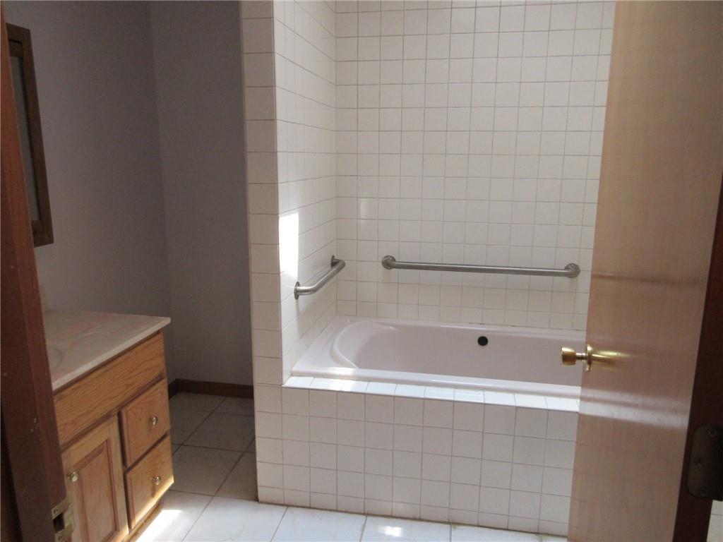 119 Shaffer Road Beaver Falls, PA 15010 - Photo 15 of 20 a bathroom with a bathtub