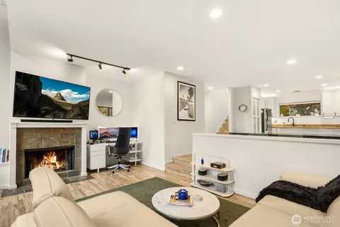 $899,998 | 12 18th Avenue, Unit A, Kirkland, WA 98033