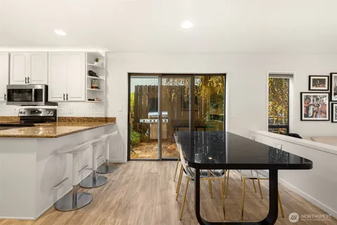 $899,998 | 12 18th Avenue, Unit A, Kirkland, WA 98033